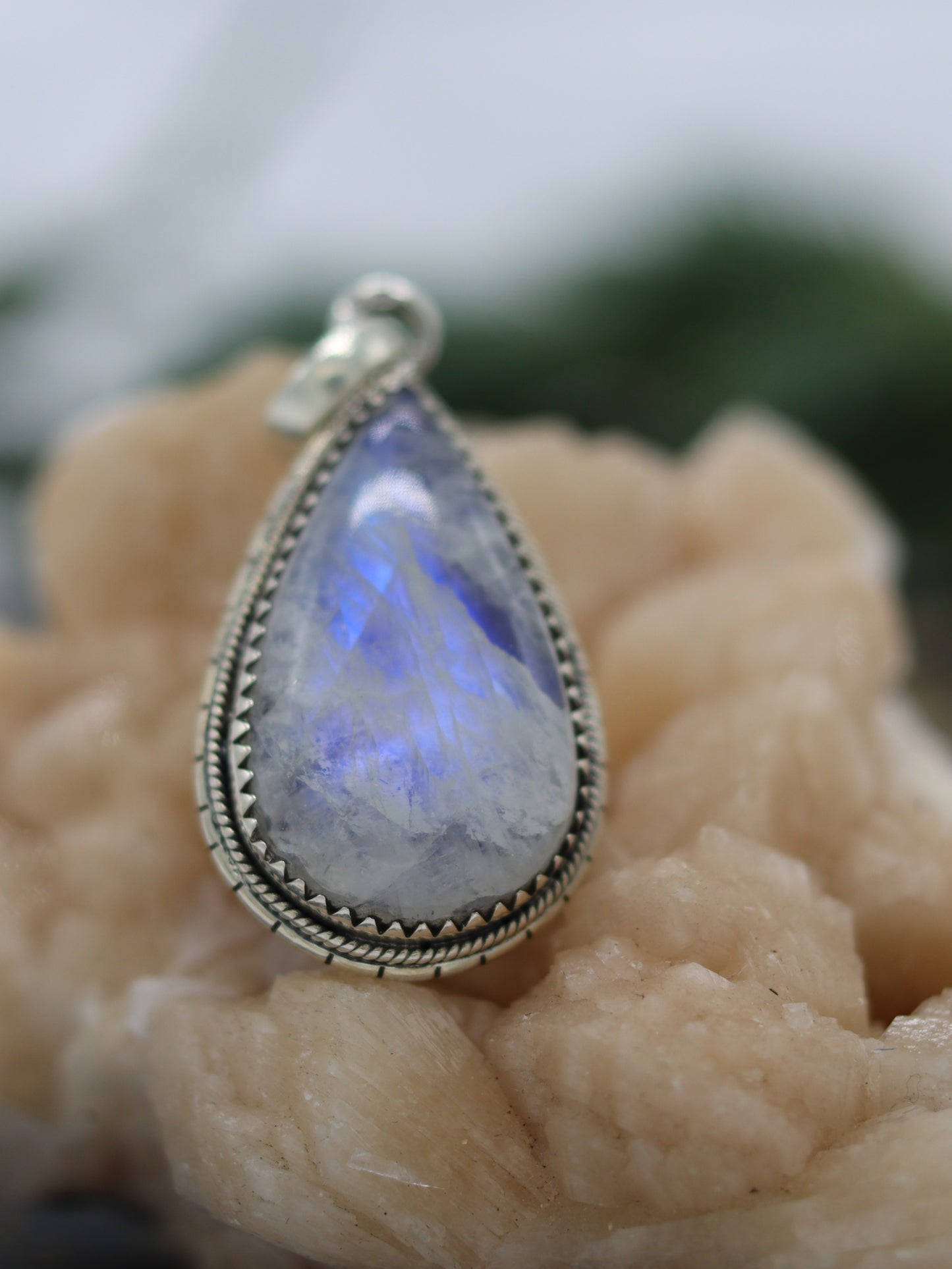 MOONSTONE PENDANT