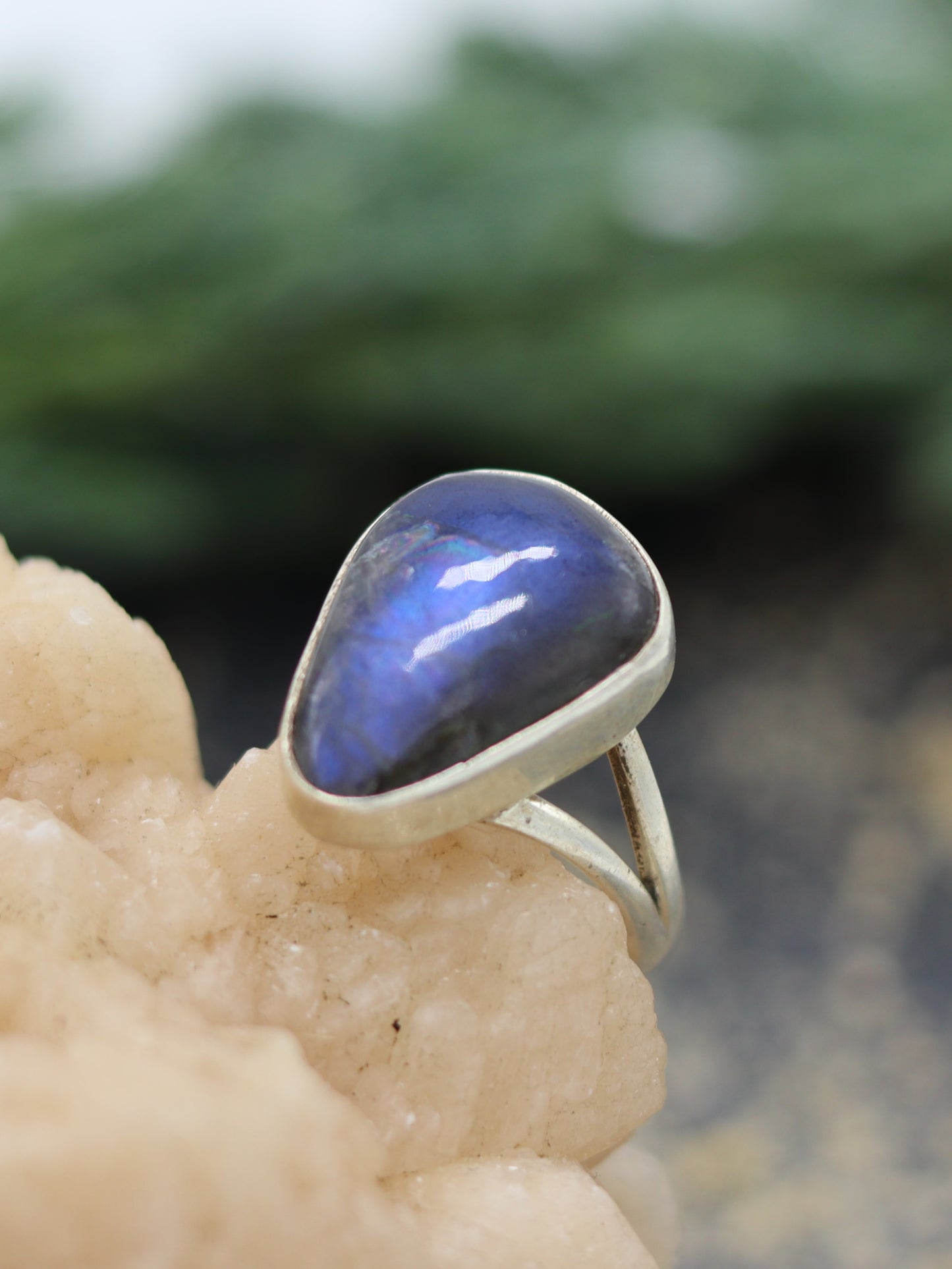EVE LABRADORITE RING