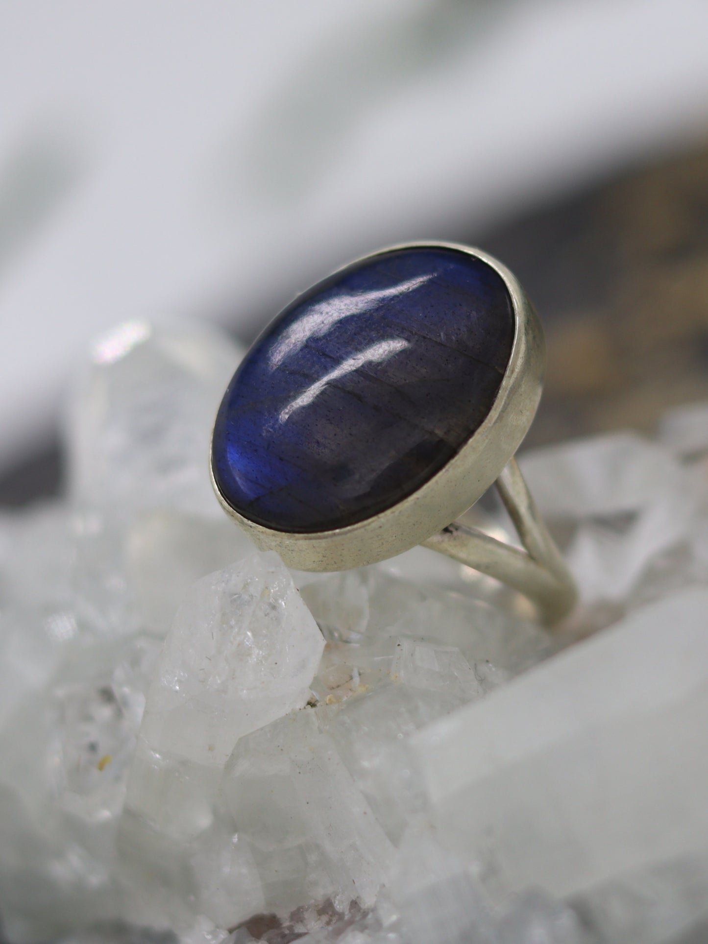 EVE LABRADORITE RING