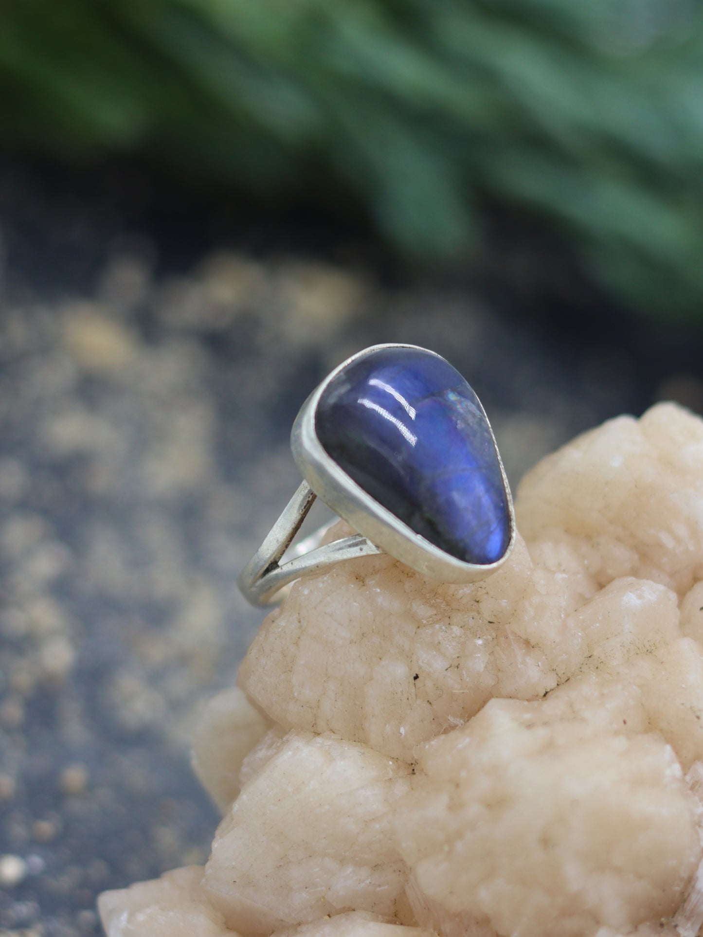 EVE LABRADORITE RING