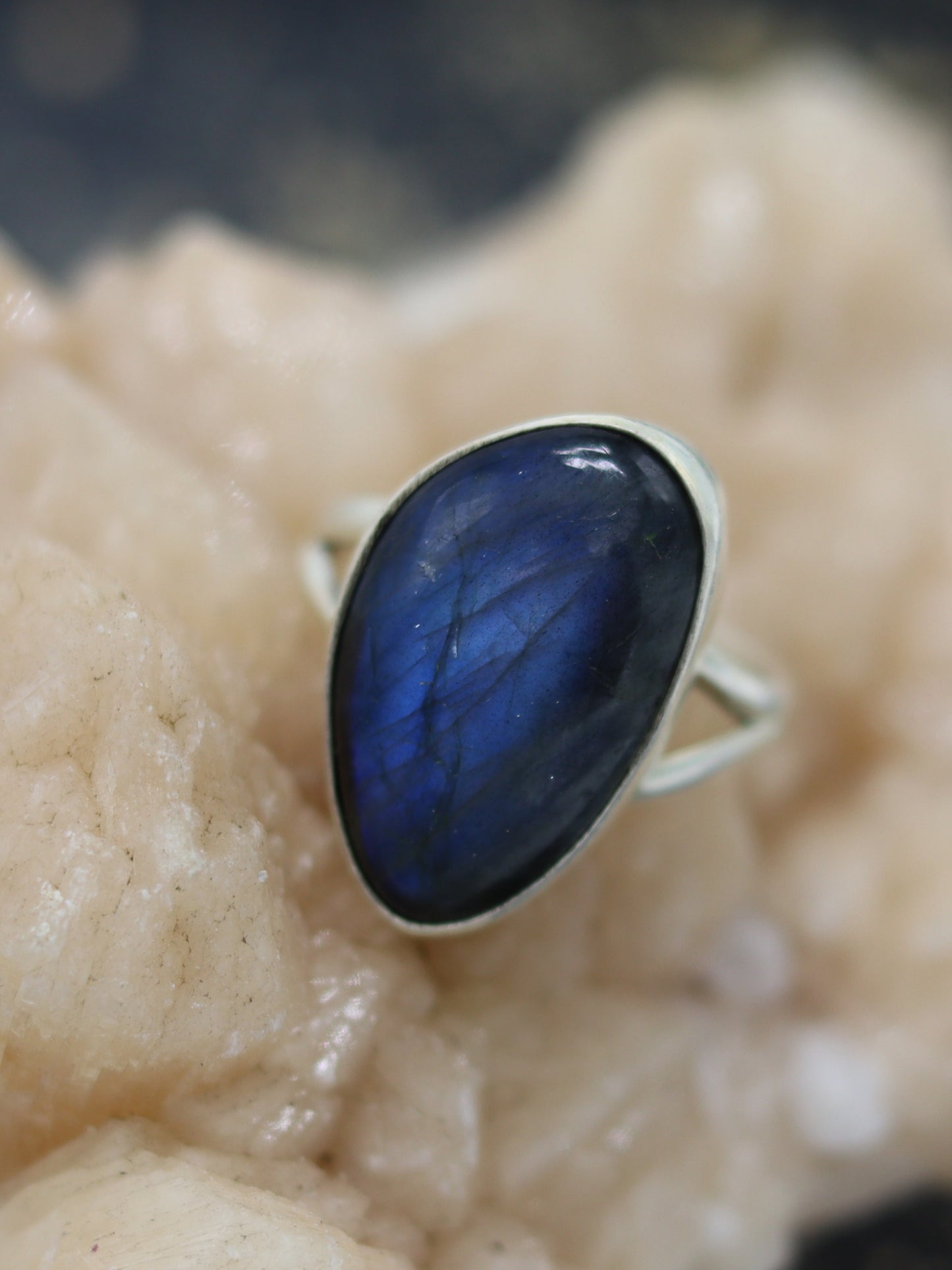 EVE LABRADORITE RING