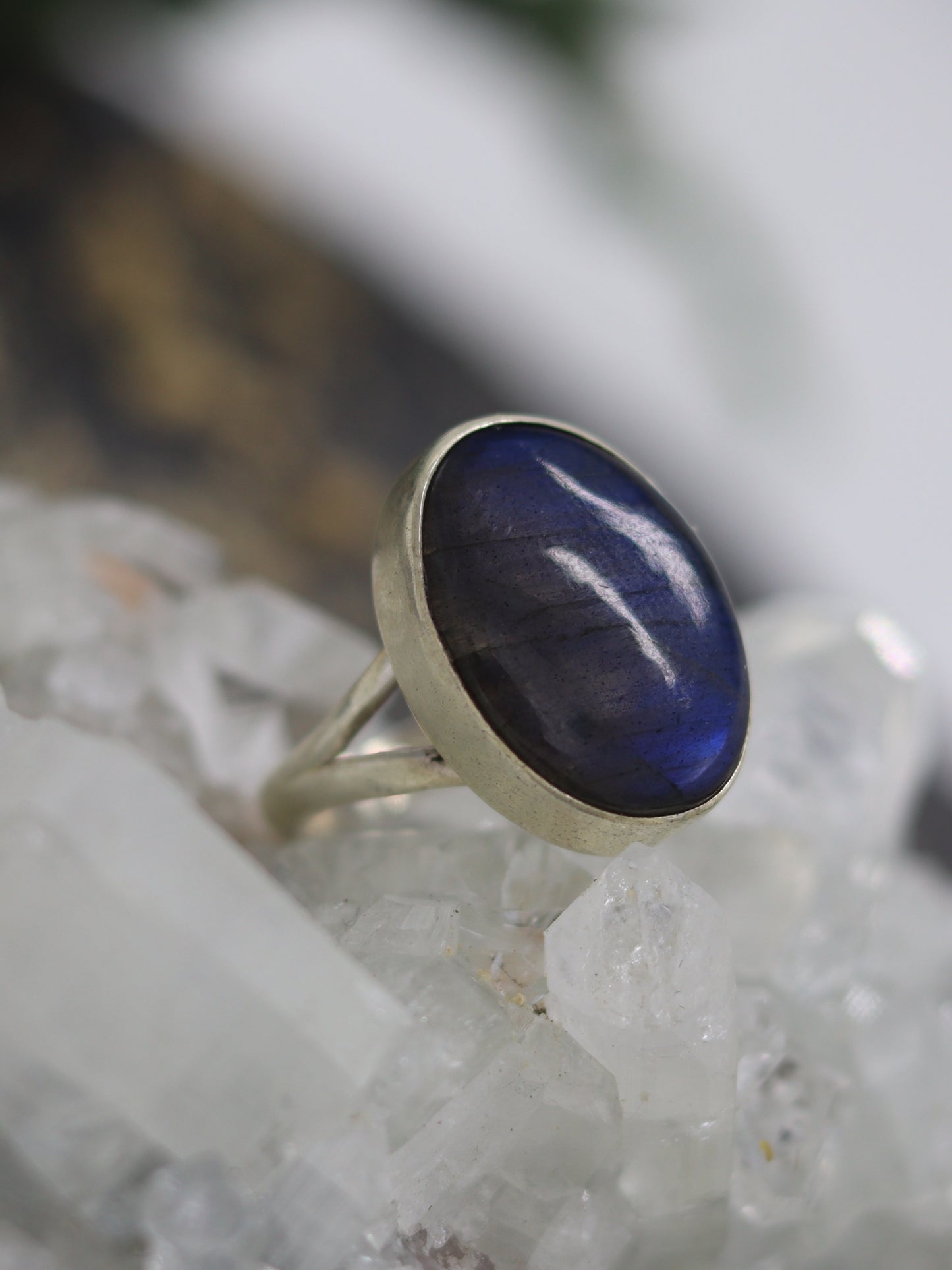 EVE LABRADORITE RING